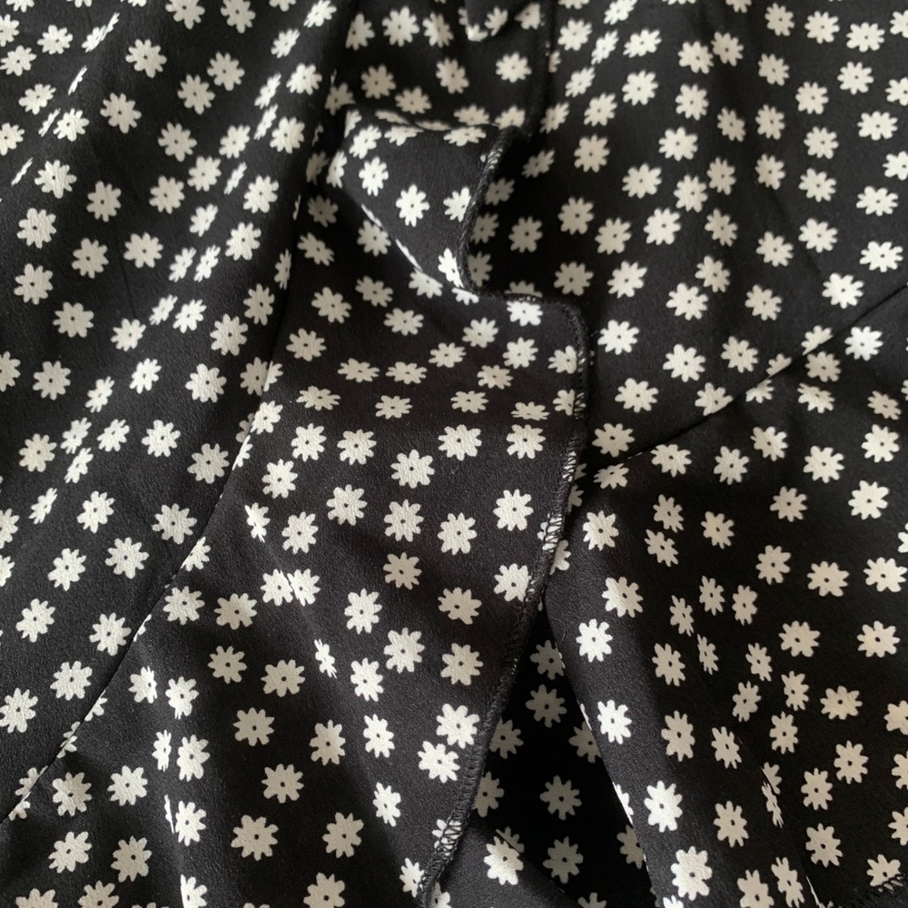 Daisy Print Ruffled Wrapped Skort - Picture 2 of 6